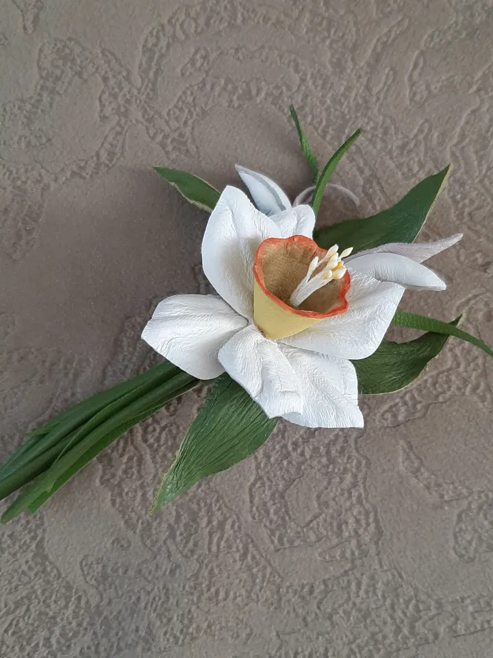 White daffodils leather brooch 3rd anniversary gift for wife, Leather women's jewelry, art.5