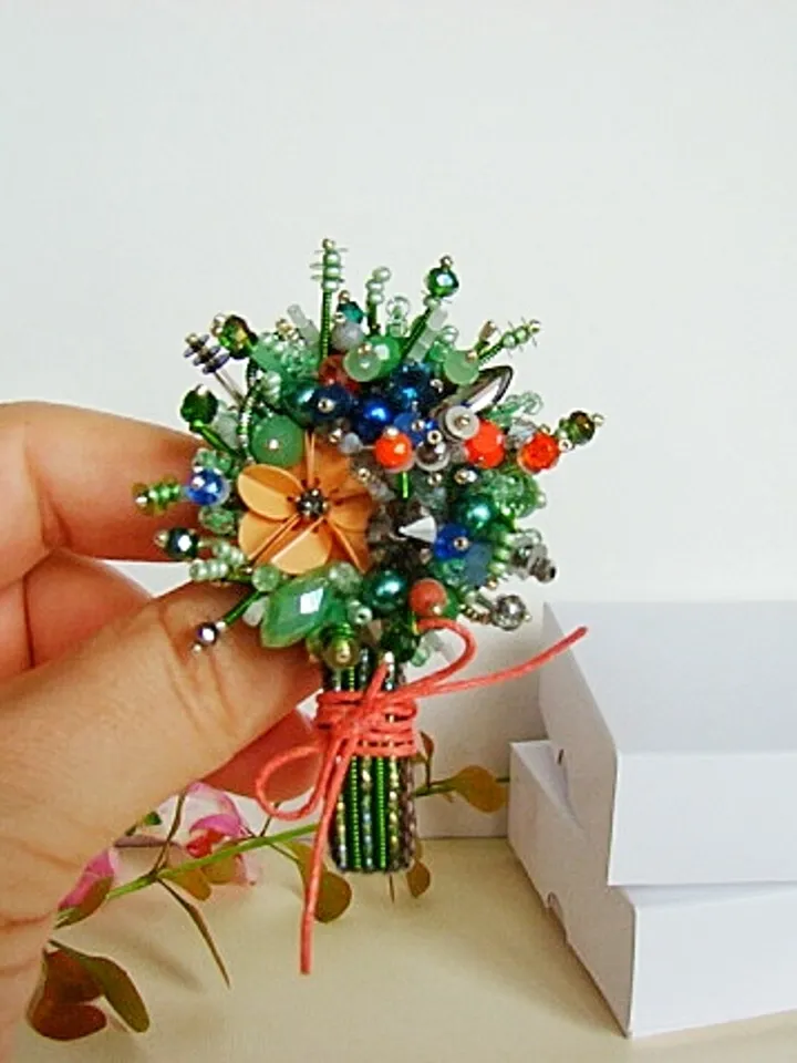 Brooch Bouquet, beaded brooch, flower embroidered, gift ideas