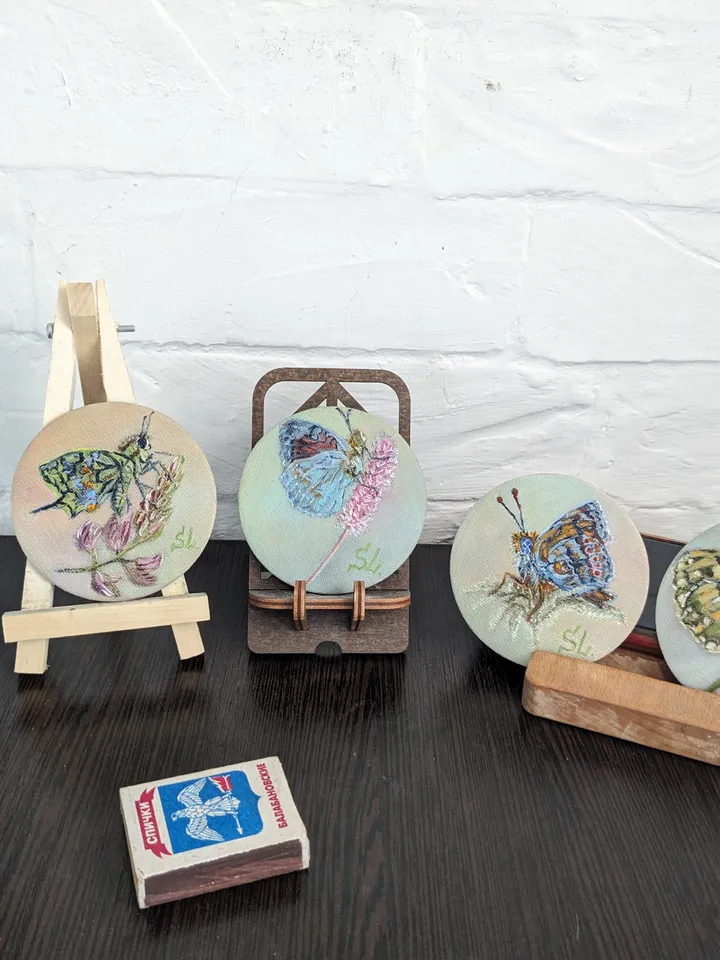 Butterfly Miniature Set Oil Painting Magnetic Round Canvas 3 Inch