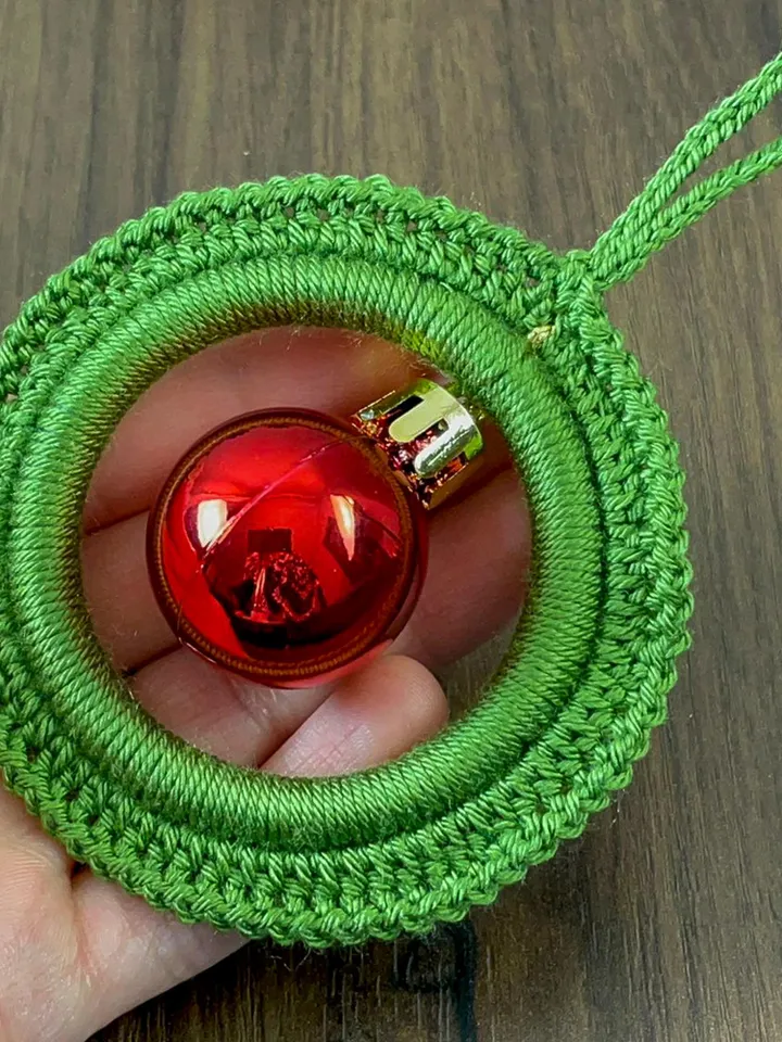 Handmade Wreath Crochet Pattern, Festive Ornament with Bauble PDF, DIY Christmas Décor for Beginners