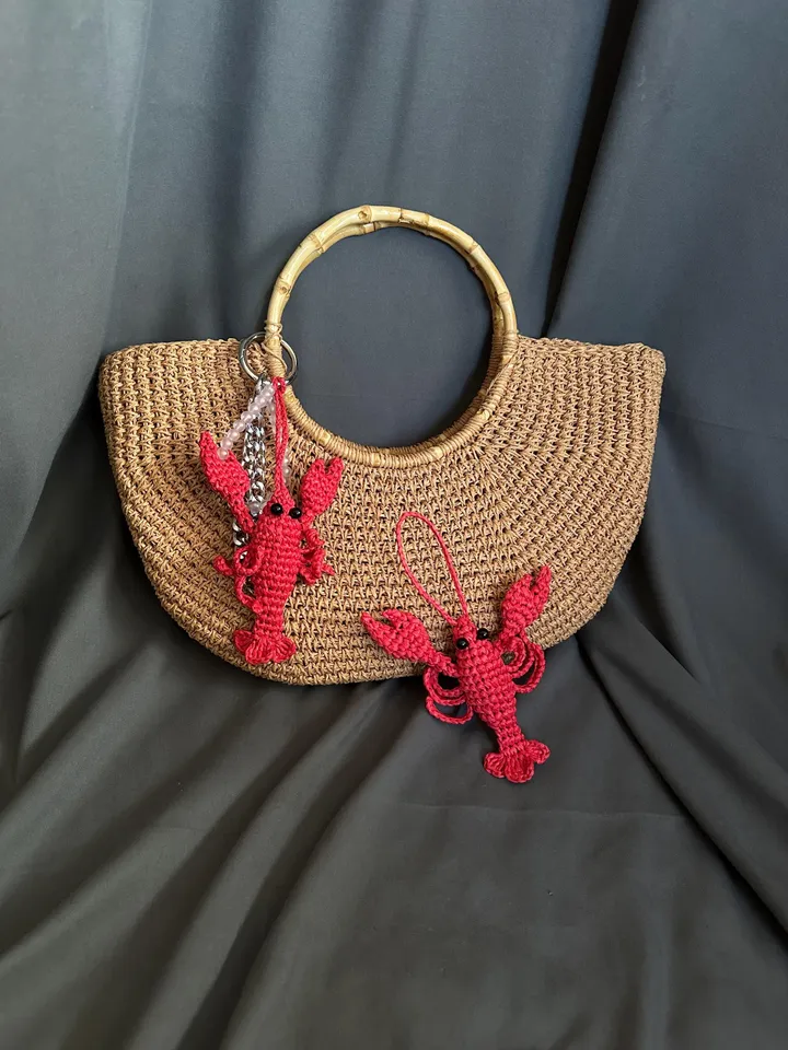 Beaded Lobster Keychain with Metal Chain – Stylish Bag or Key Accessory