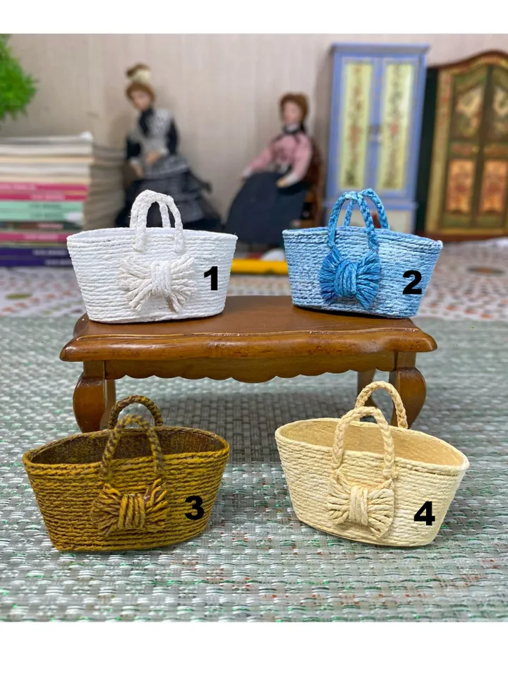 Baskets for dolls. 1:12. dollhouse miniature. puppet miniature. Doll accessories.