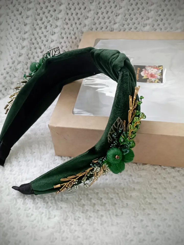 Green tie headband for woman, emerald beaded crystal headband for girls, velvet embroidered headband, embellished headband