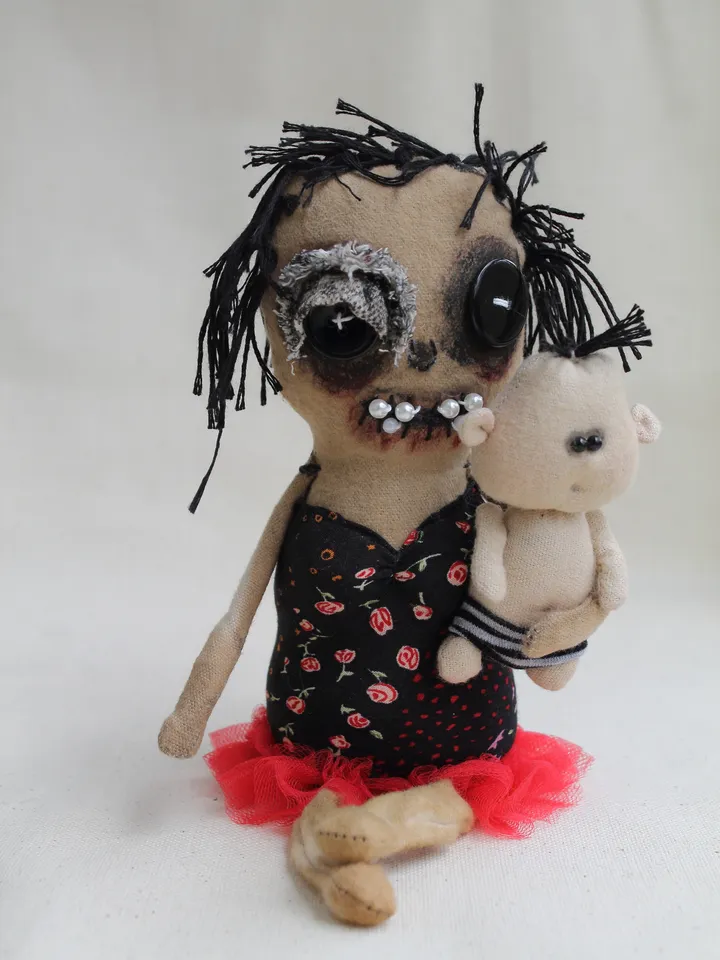 Halloween home decor . Primitive dolls mother and creepy cute child are handmade . Rag doll , Zombie doll . Fabric doll .