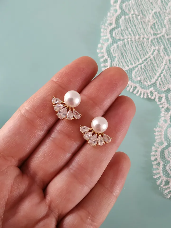 Freshwater pearl Swarovski Crystal Wedding Earrings Rose Gold Bridal Earrings Stud Wedding Earrings Vintage style Art Deco Dainty Earrings