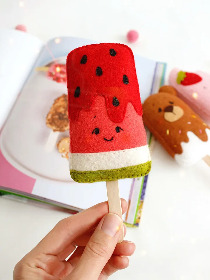 Felt ice cream popsicles hand sewing PDF tutorial with patterns. Pretend play food pattern. Montessori soft kitchen toys