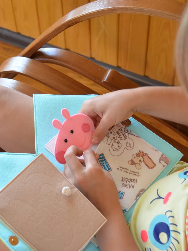 Peppa Pig Doll House from felt, PDF pattern and instructions
