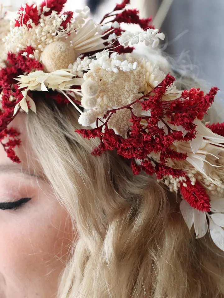 Elegant Red & White Floral Crown,Perfect for Weddings or Christmas Celebrations,Christmas-Inspired Red Floral Headpiece, fried flover crown