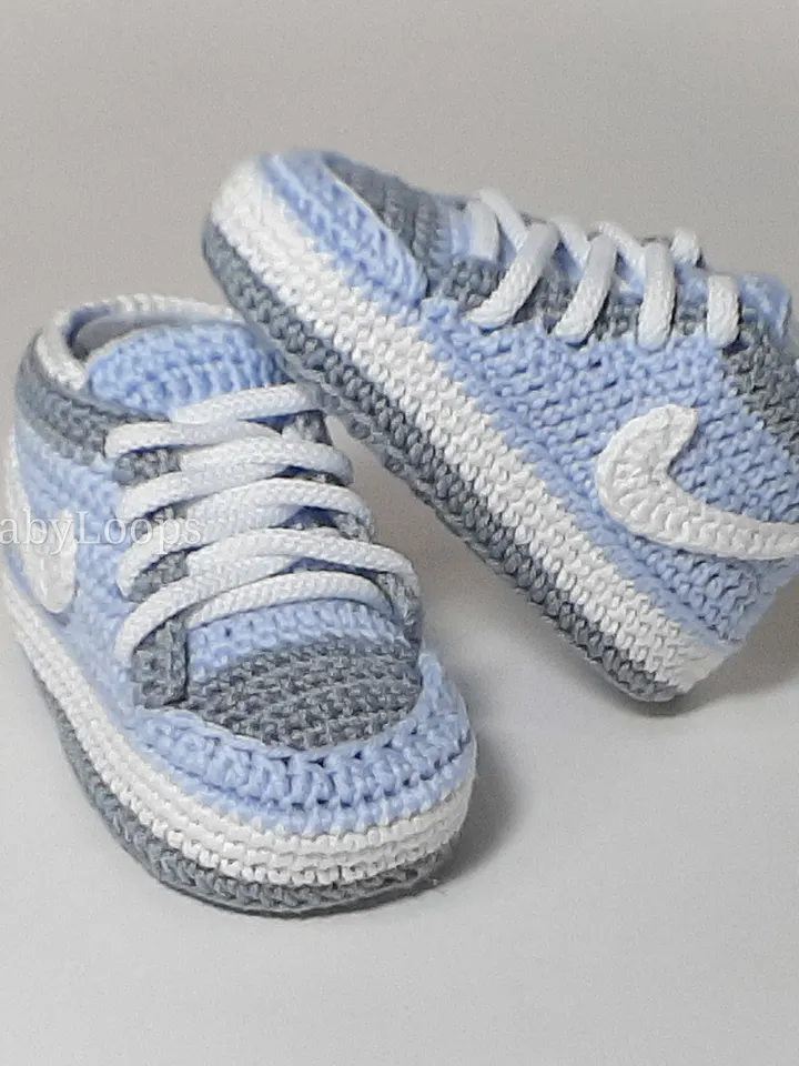 Baby girl booty, pink sneakers, crochet newborn shoes baby girl clothes, postpartum gift, newborn photo shoot, baby gift