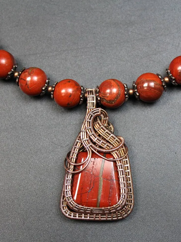 Handmade necklace made of jasper, agate and wire.