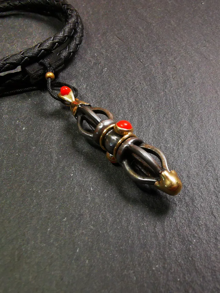 Gandhanra Tibetan Buddhist Amulet,Vajra Pendant, Made of Cold Iron,Inlaid with Agate
