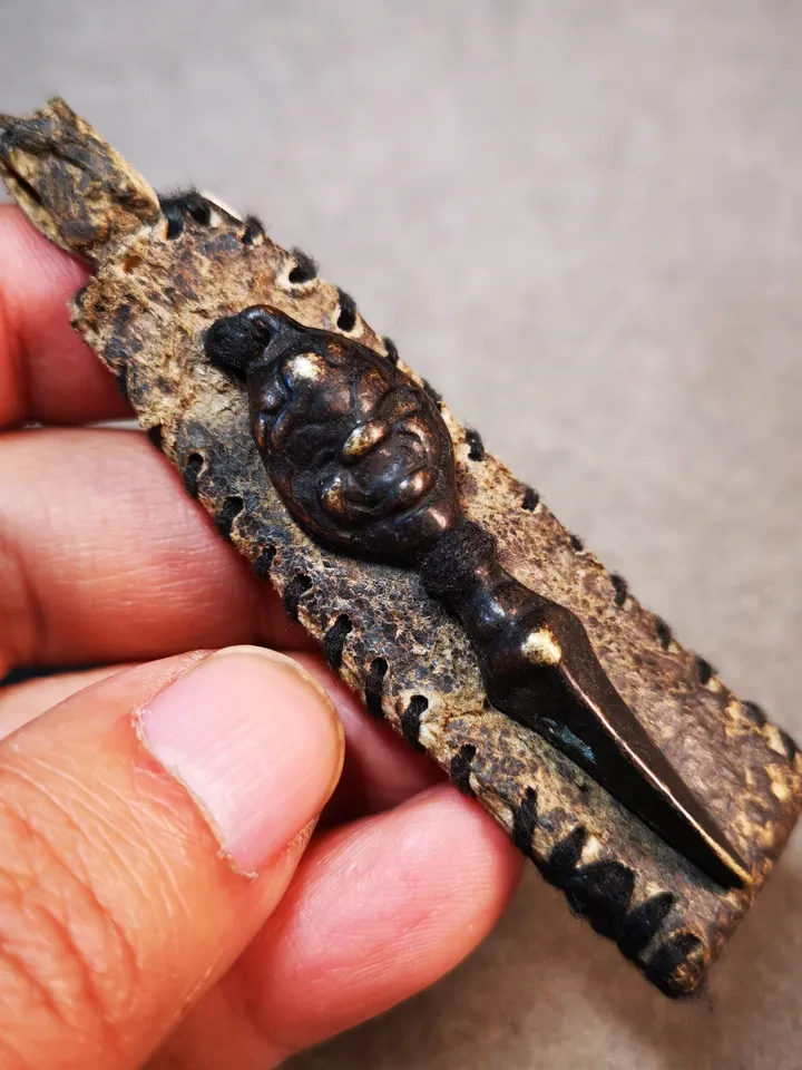 Gandhanra Antique Amulet,Unique leather Sachet with Skull Sītavana Phurba / Kila Pendant,Old Necklace