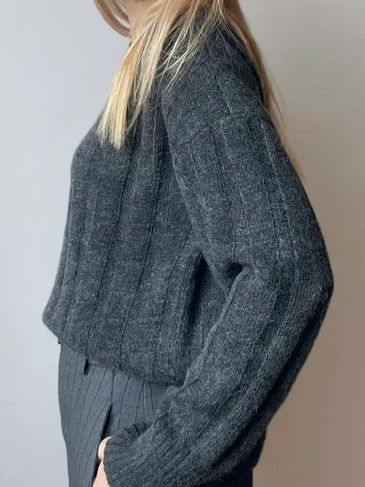 Women's grey alpaca sweater c-neck