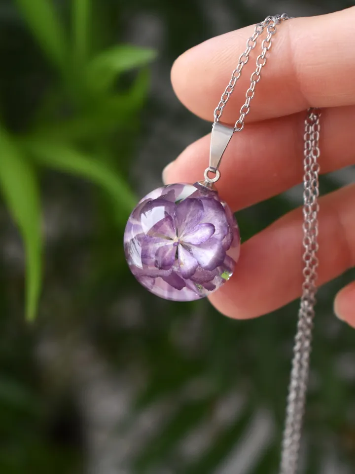 Hydrangea pendant in resin. Necklace with pink hydrangea. Pendant sphere with real hydrangea.