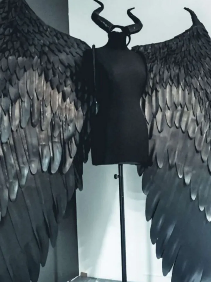Maleficent wings with claws Maleficent costume, Black wings, Maleficent cosplay, show wings, Adult Angelic wings