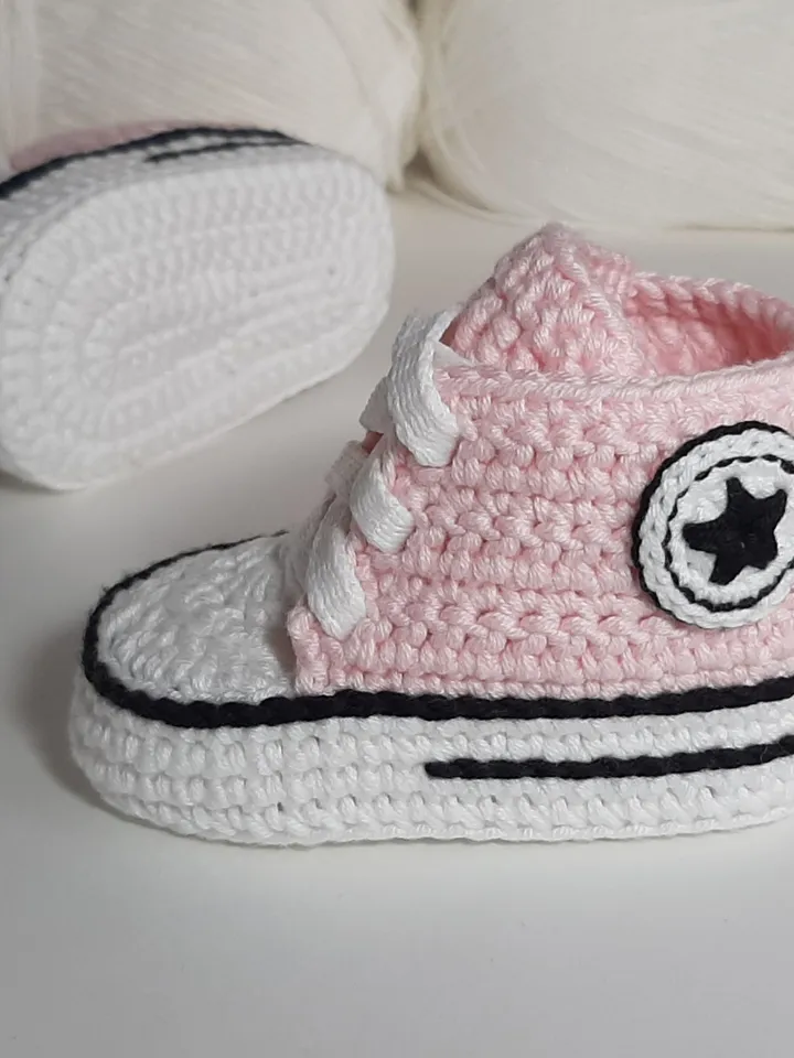 Soft baby crochet pink booties for girl, shoes baby girl gift, cute crochet sneakers, baby autumn booty