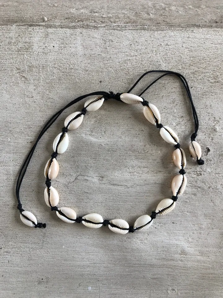 Shell choker necklace, cowrie chocker, black shell adjustable necklace choker, shell jewerly, boho jewelry, coachella style jewelry necklace