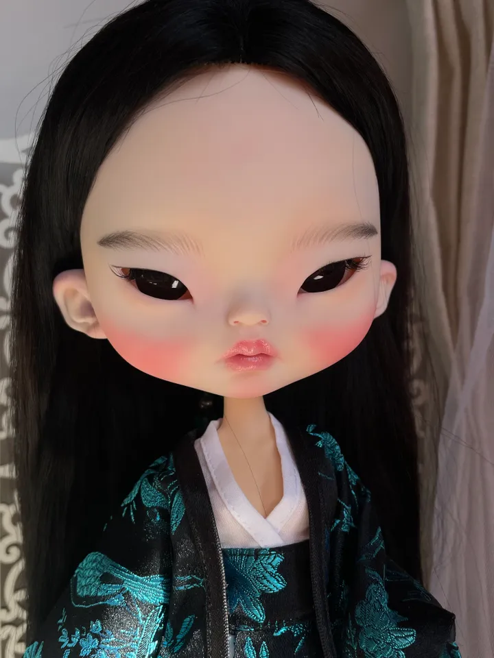 Blythe doll Asian with black hair