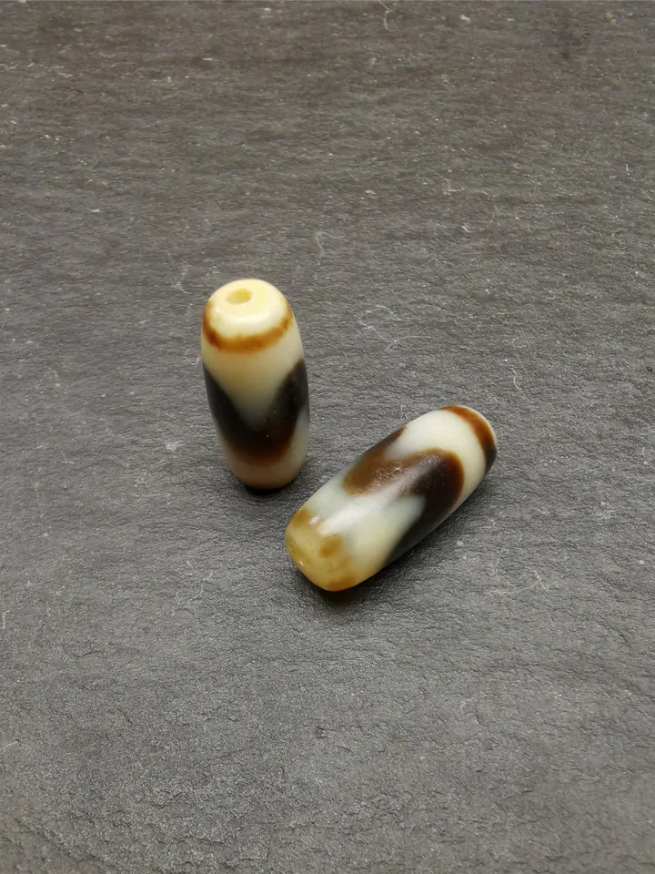 Gandhanra TibetanTiger Tooth Dzi Bead Accessories,Dzi Spacer Beads,Marker Beads for Mala,Necklace,amulet,0.32" × 0.79"