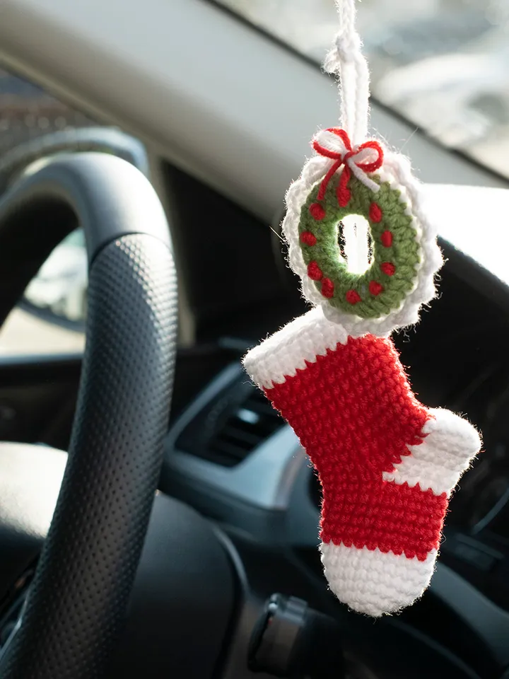 Crochet Christmas wreath car accessory for women, rear view mirror charm, car pendant, cute winter car hanging car decor