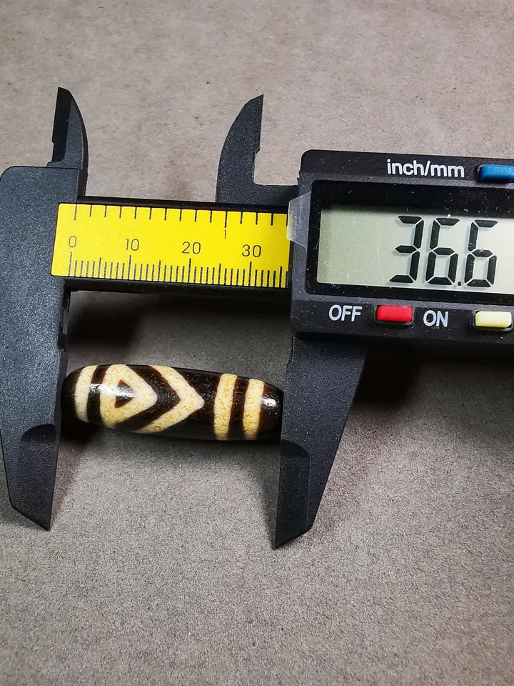 Gandhanra Tibetan One Eyed Mountain Peak Dzi Bead,Tibetan Chung,Wealth Amulet,Small Size 36*11 mm