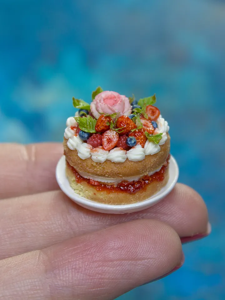 MINIATURE cake with rose and berries on a ceramic plate 3