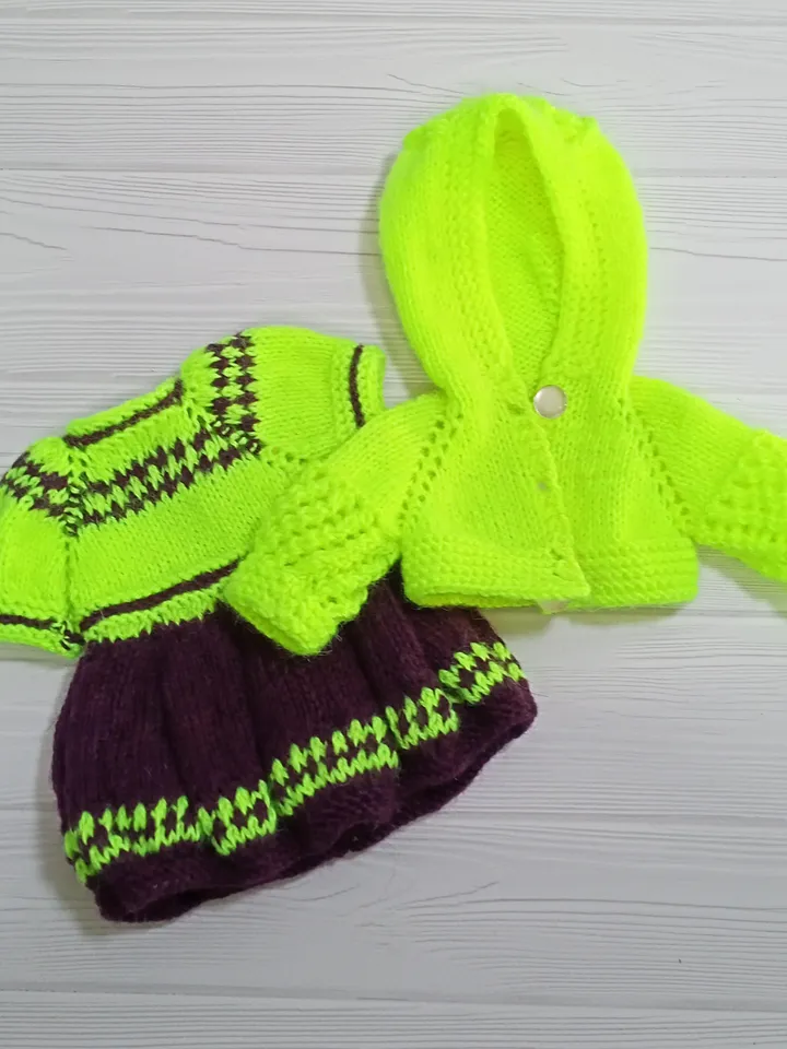 An outfit for a 16-inch doll.