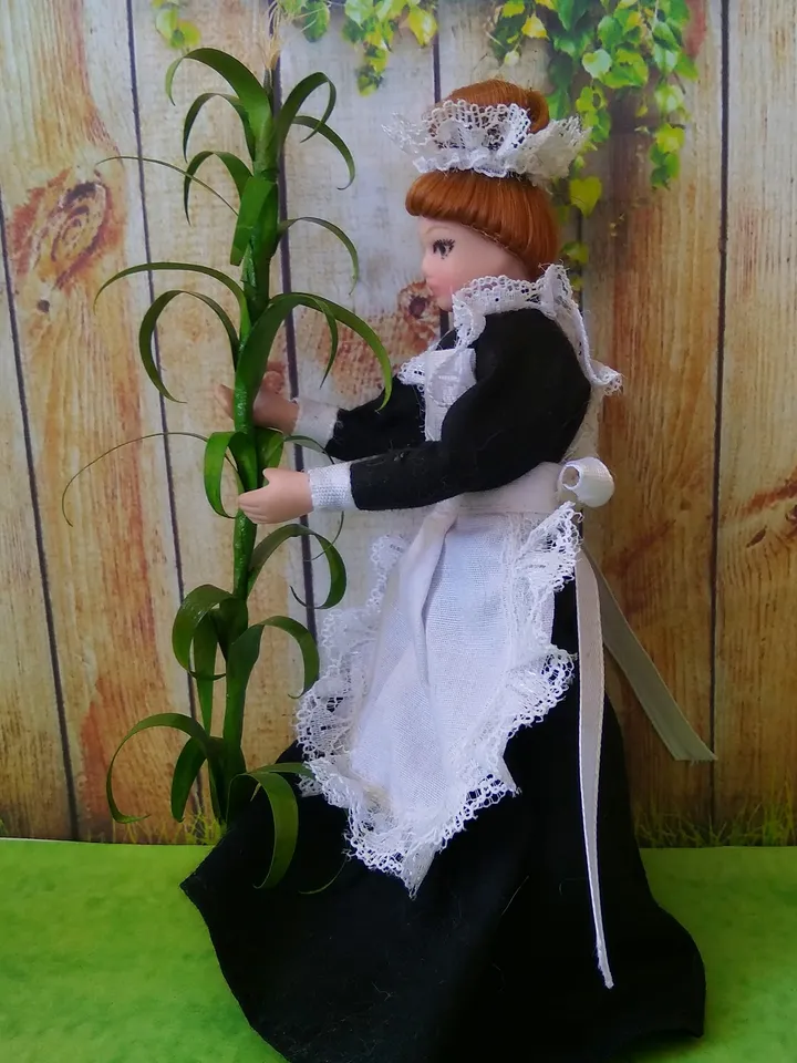 Corn trunk to create a puppet garden.1:12 scale.