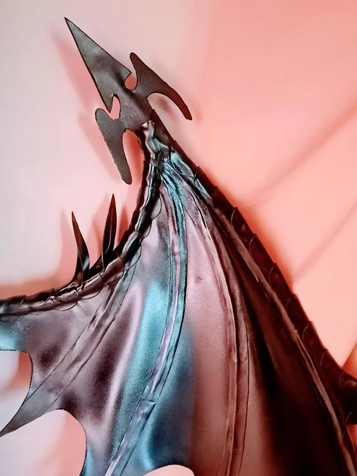 Cloud Strife cosplay, one wing, final fantasy game character cosplay, black wings,cloud strife wing