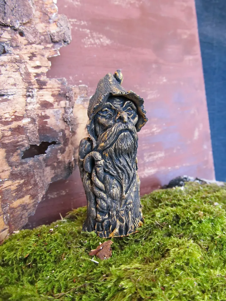 Merlin figurine Old wizard Sorcerer Magician Druid Pagan hood doll Altar Figurine Collectible figure Statue magic room Aalchemist Witchcraft
