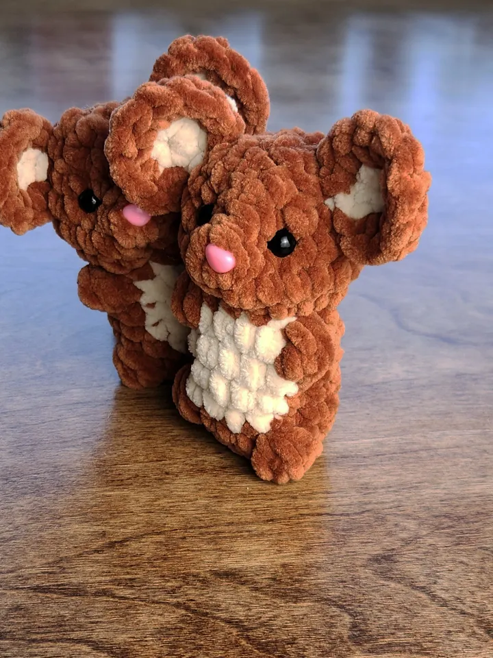 Chunky Mouse Amigurumi Pattern - Low Sew Plush Crochet Mouse with Heart