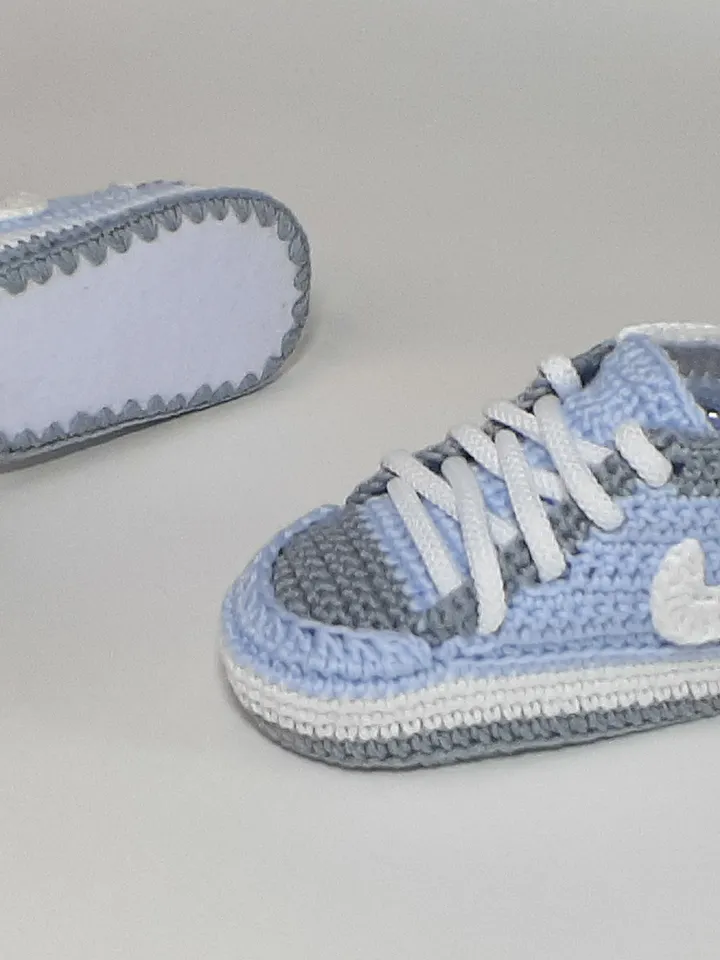 Crochet baby booties grey/blue, fashionable baby shoes, gift for baby boy or girl, coworker baby gift
