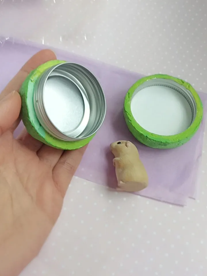 a Guinea pig ashes small URN (US discount)
