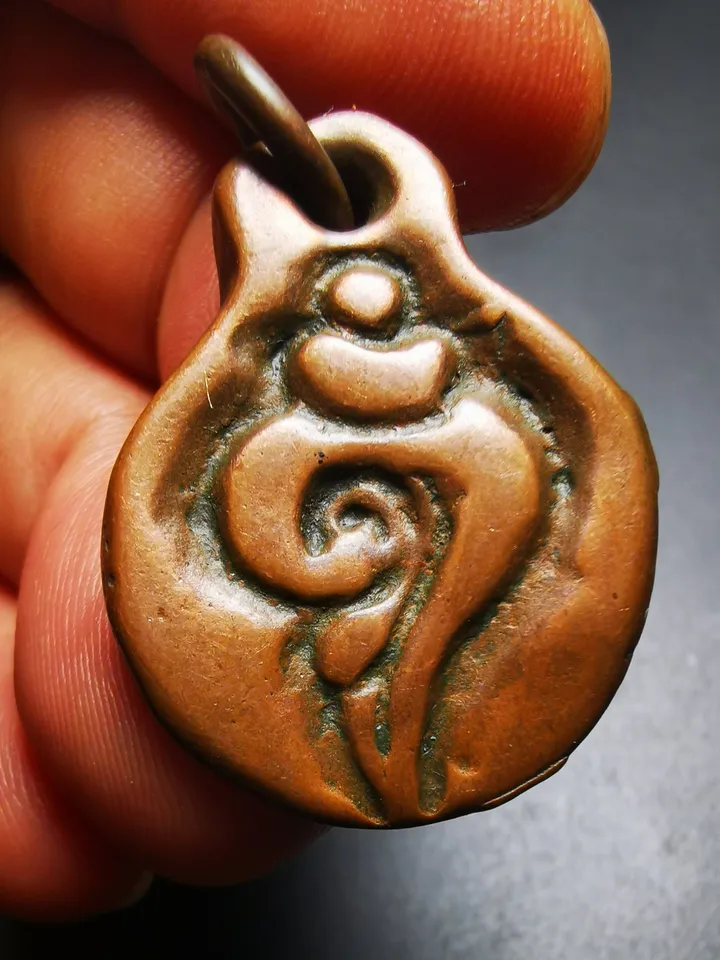 Gandhanra Handmade Shankha,Divine Conch Badge,Tibetan Buddhist Amulet Pendant