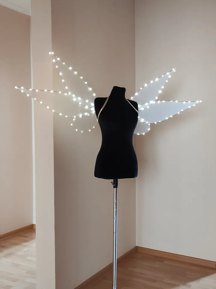 White light up plastic wings LED