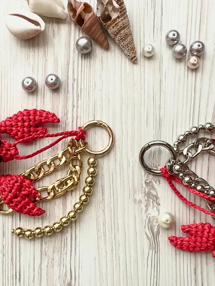 Beaded Lobster Keychain with Metal Chain – Stylish Bag or Key Accessory