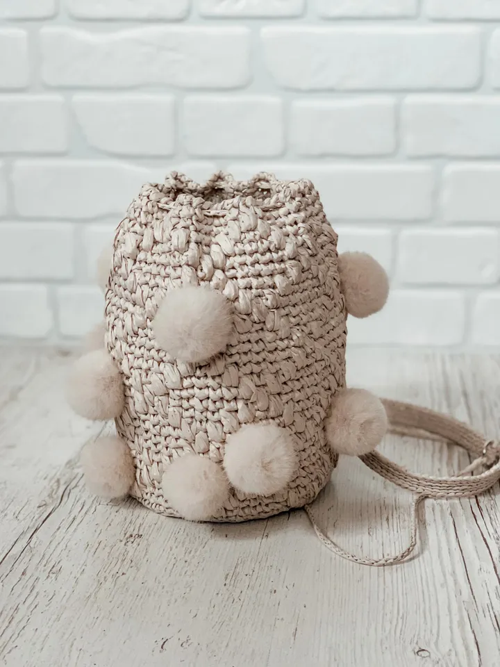 Ivory backpack with raffia yarn, bucket transformer bag with pom-poms, basket crochet hip bag, barrel keg, round shoulder