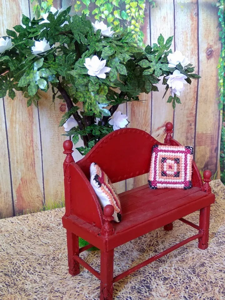 Bench for a doll's garden, park or veranda.1:12 scale.