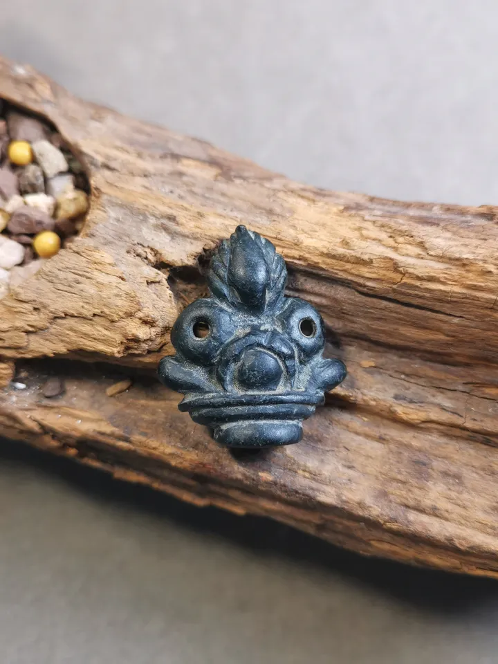 Gandhanra Hand Carved Tibetan Buddhist Amulet Pendant,Mani Jewel/Wish-Fulfilling Cintamani Badge, Nubro,made of Obsidian
