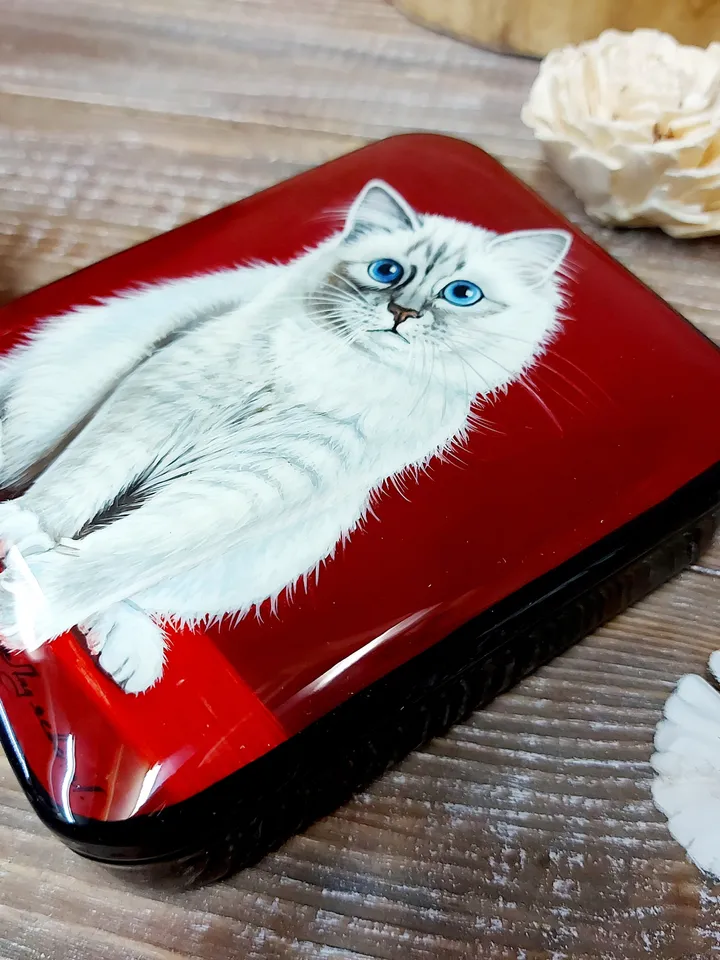 Beautiful Russian Lacquer Box"White cat " Hand painted miniature painting jewelry box Mother of pearl Papier mache Art gift Fedoskino