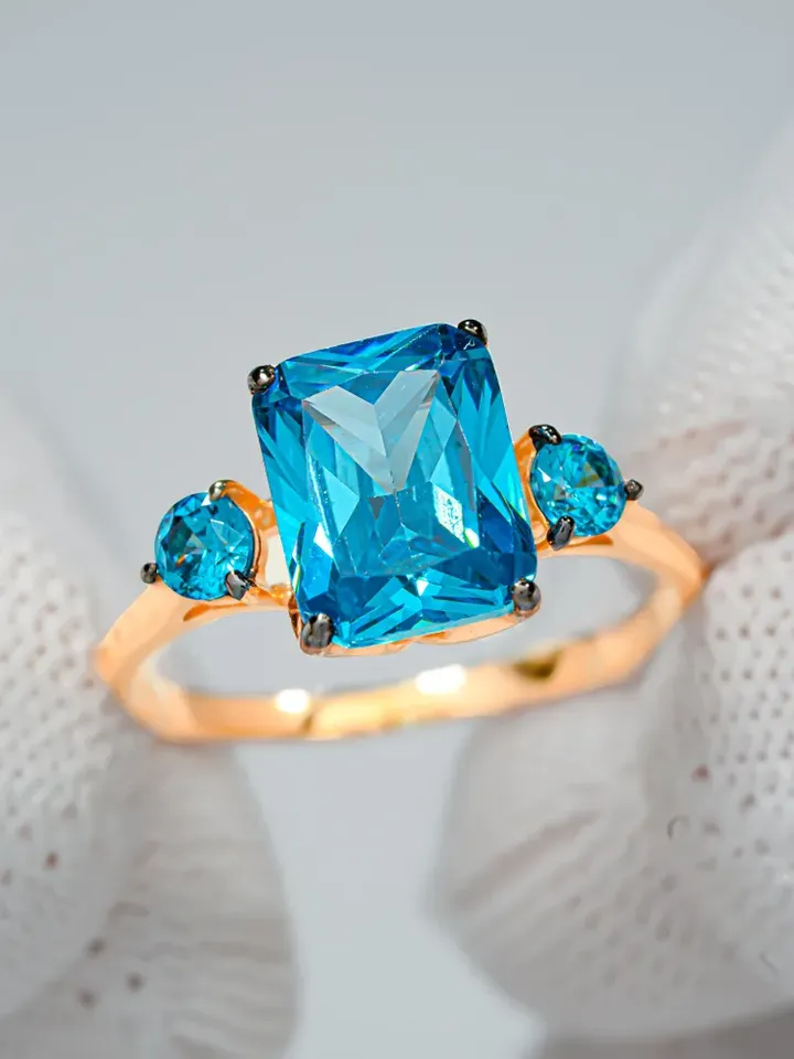 Ring made of 925 silver (585 gold coating) with blue topaz and blue cubic zirconia
