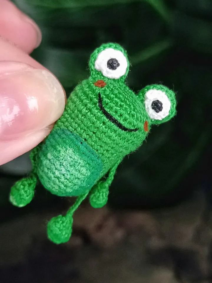 PDF crochet pattern little frog. Crochet miniature pattern. Little frog toy pattern. DIY cute toy. Pattern amigurumi