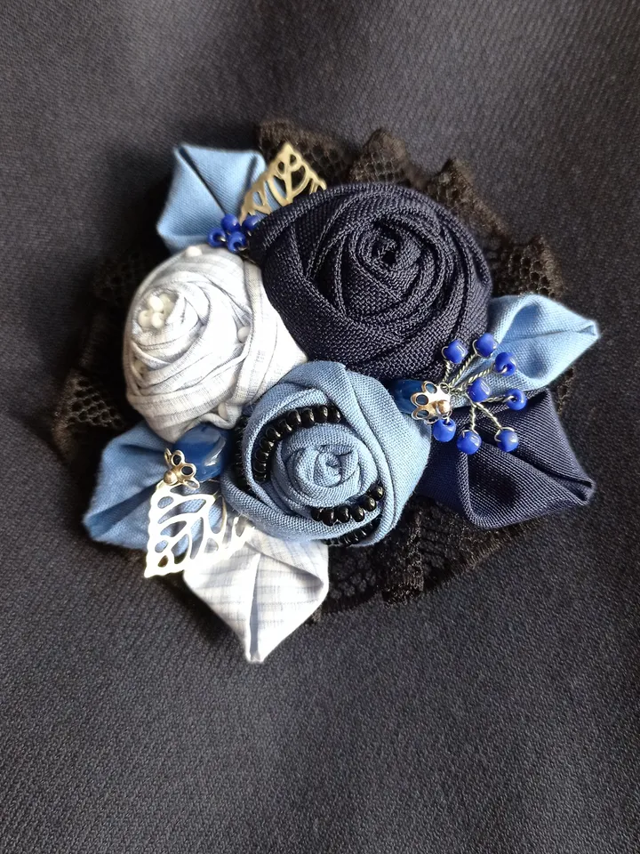 brooch pin blue flowers
