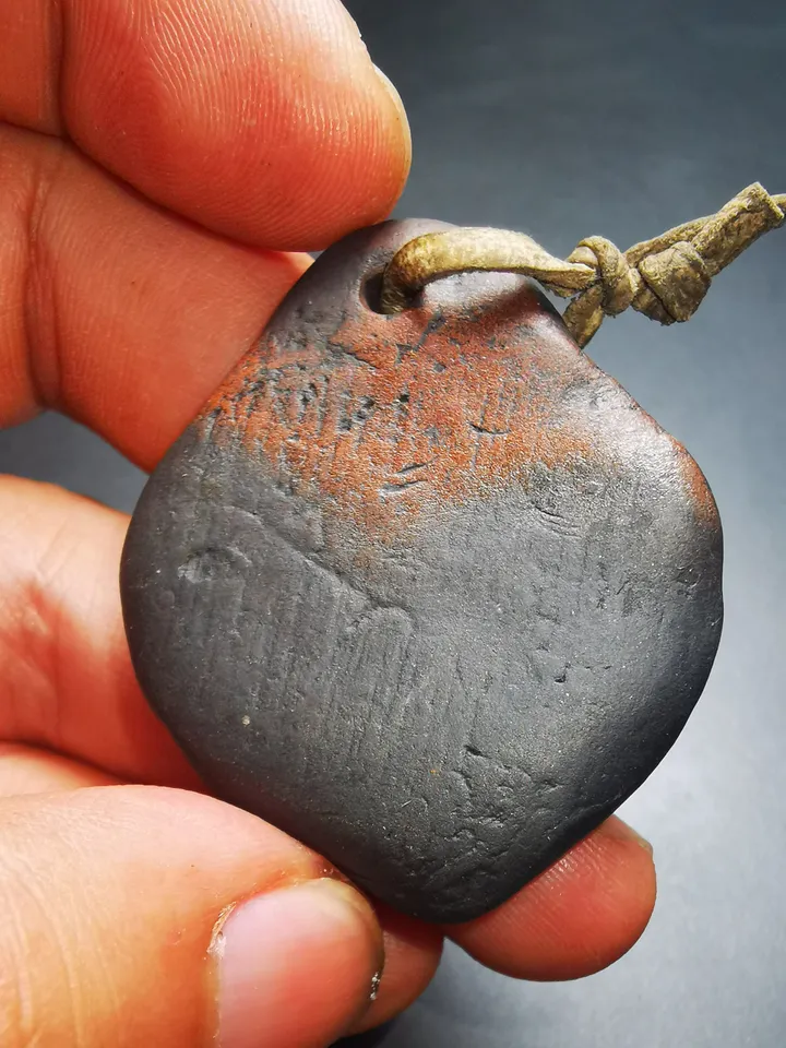 Gandhanra Handmade Tibetan Tsa Tsa Mold Statue, OM Symbol, DIY Tsha Tsha Clay Statue,50 Years Old