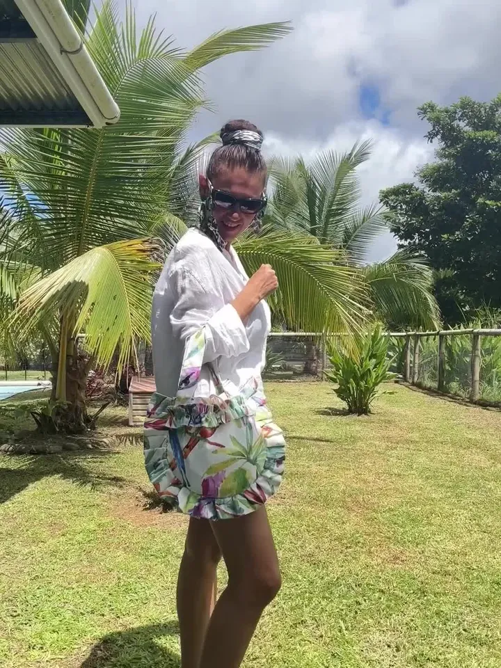 **Summer bag**
A summer bag is a stylish and practical accessory that is perfect for warm weather. It is usually made of lightweight materials such as cotton, linen, or straw, which allow air to circulate and keep you cool.
There are many different styl