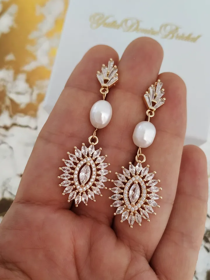Art deco Wedding Earrings For Bride, Freshwater Pearl Long Bridal Earrings, Swarovski Crystal Gold Statement Earrings, Boho Bridal Earrings,