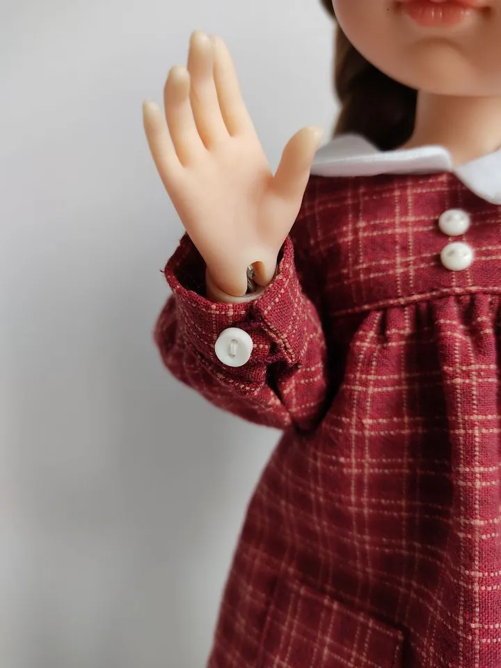 PDF sewing pattern for Paola Reina dolls.