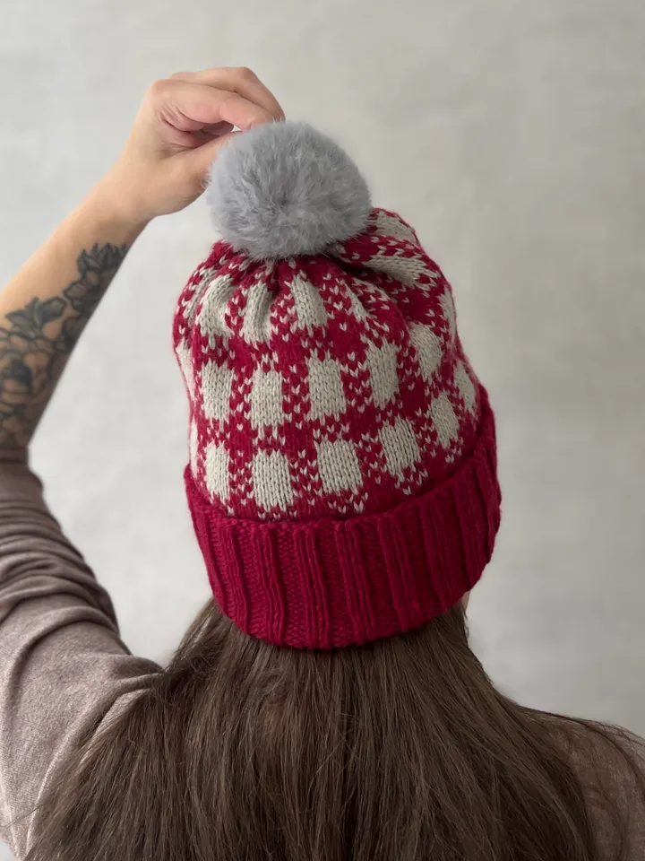 Warm pompom hat