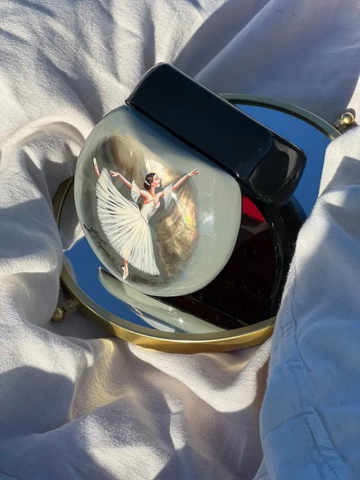 Beautiful Russian Lacquer Box"Dancing ballerina" Hand painted miniature painting jewelry box Mother of pearl Papier mache Art gift Fedoskino
