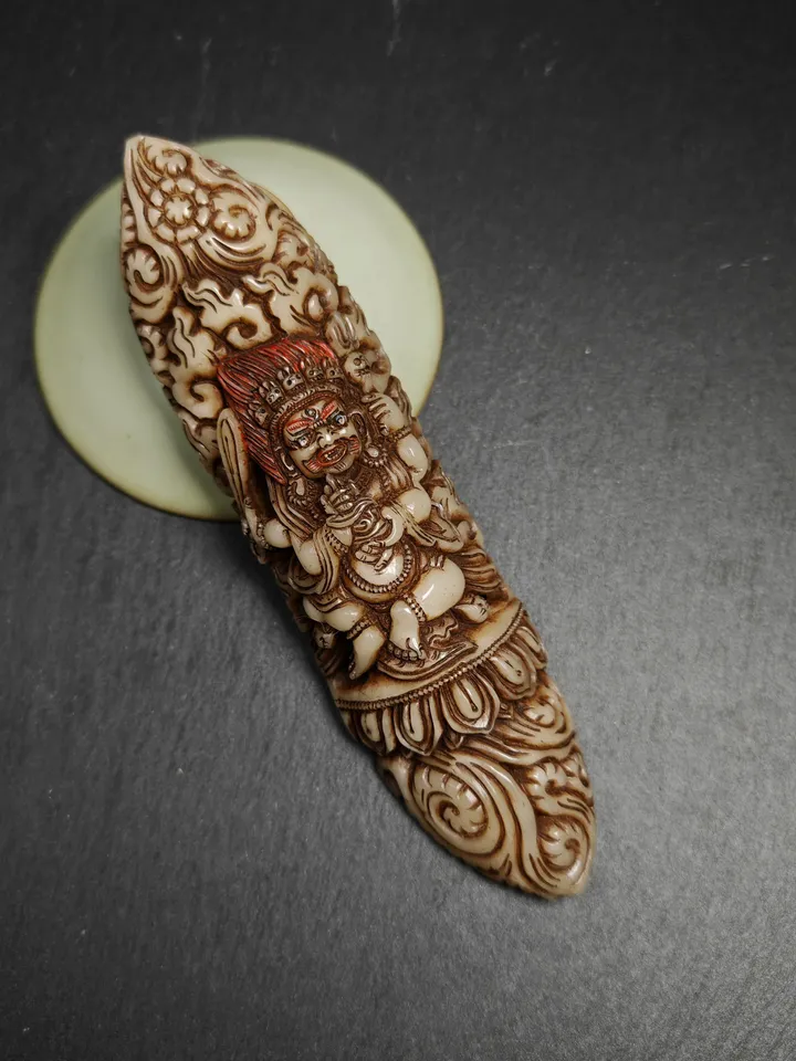 Leg Bone Carved Mahakala Statue,Nak po chen po Kapala Amulet Badge,Gandhanara Old Tibetan Buddhism,20th,140mm × 36mm